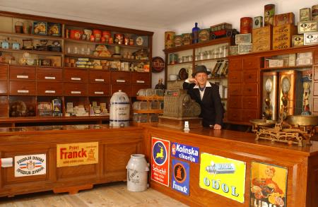 Fabjanova muzejska trgovina, arhiv TIC Sežana, foto Slana